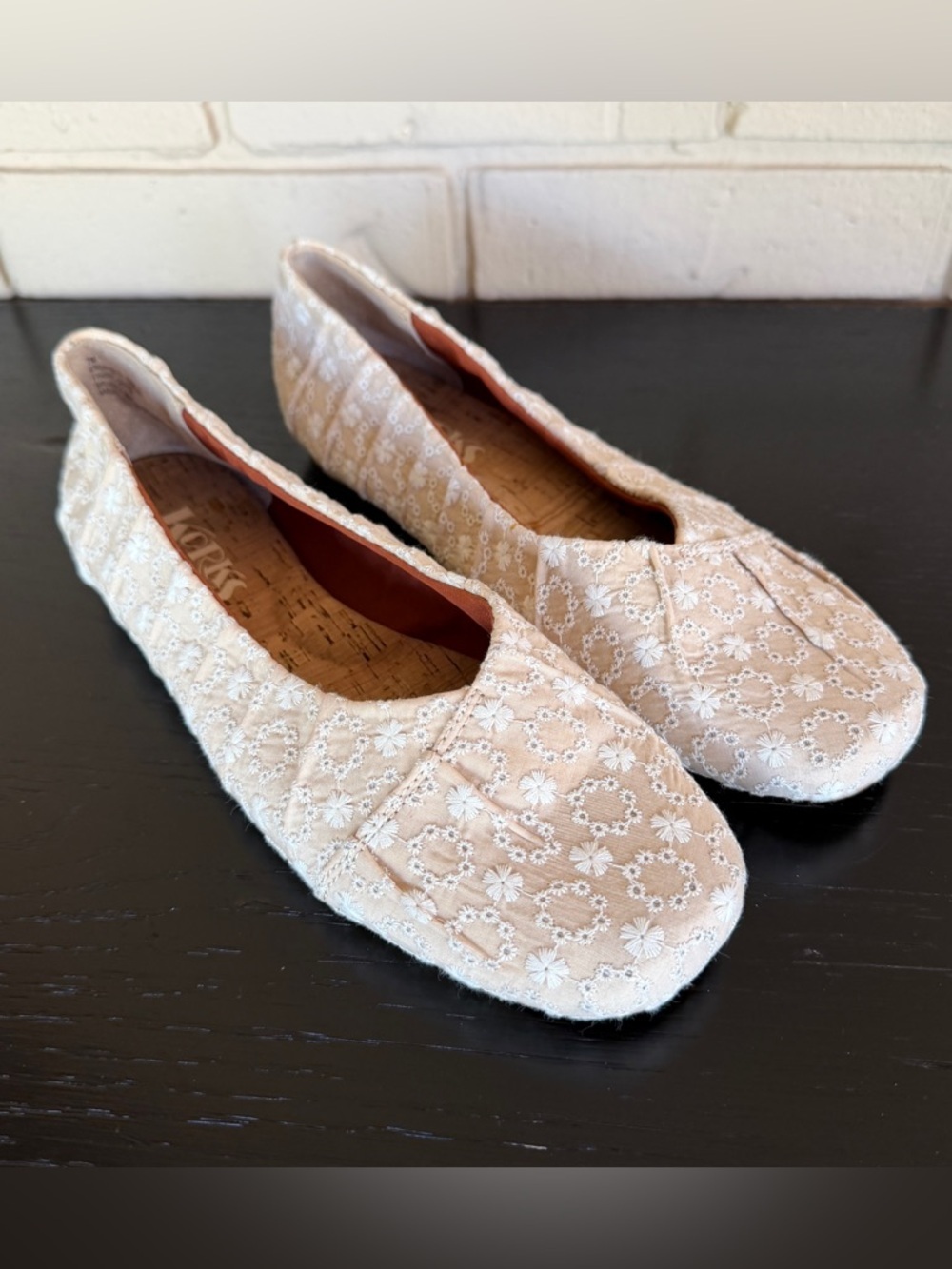Korks Palmer Slip On Floral Eyelet Fabric Ballet Flats Women's  7 Comfort